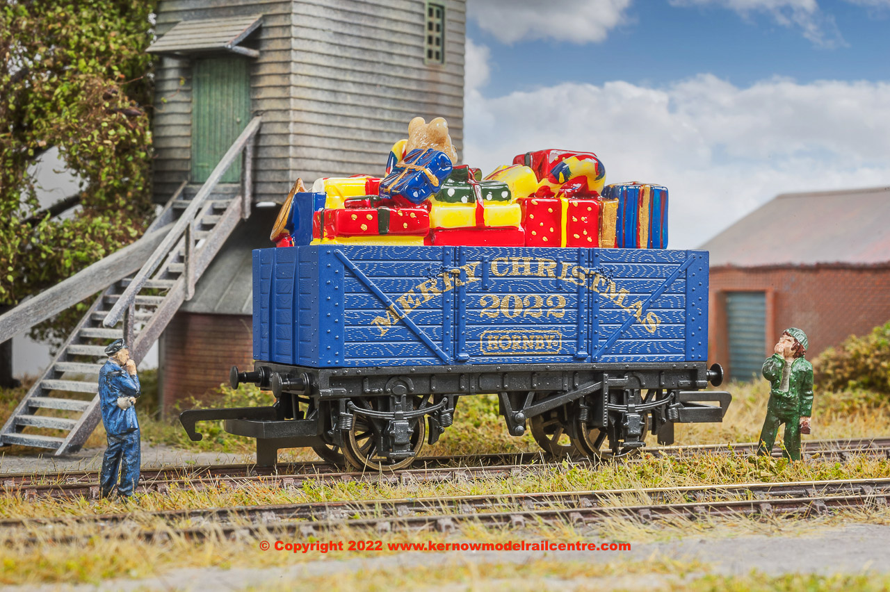 R60074 Hornby Christmas Wagon 2022